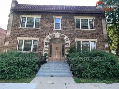 Main picture of 3047 S Howell Ave