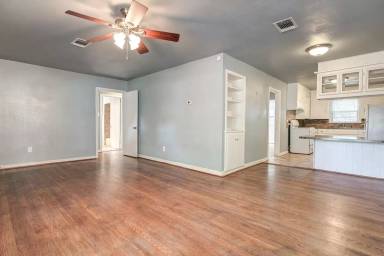 Main picture of 2601 33rd St