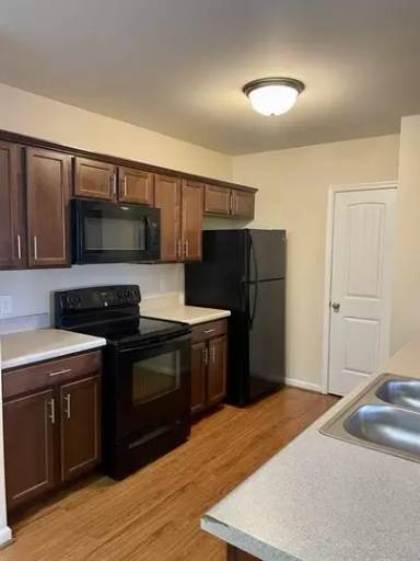 Main picture of 101 Colonnade St