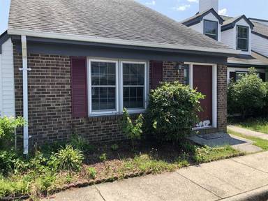 Main picture of 10 Parkway Dr