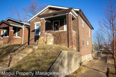 Main picture of 4058 E Iowa Ave