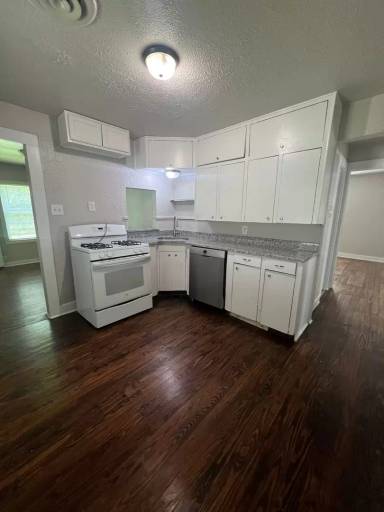 Main picture of 128 N Commerce St