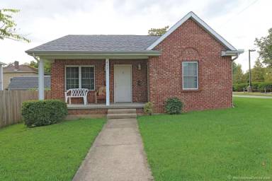 Main picture of 413 NW End Blvd