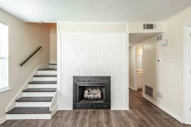 Main picture of 114 Deerpoint Ln