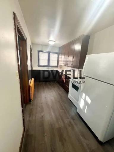 Main picture of 907 1st Ave SW