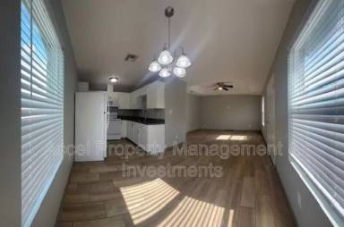 Main picture of 825 S Mississippi St