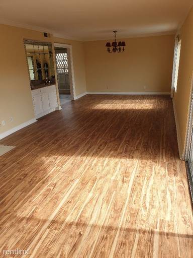 Main picture of 5440 Lindley Ave