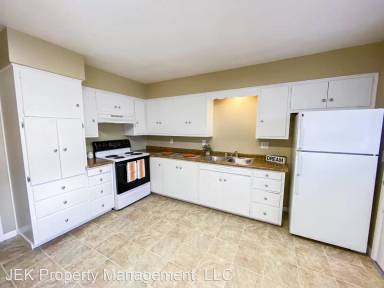 Main picture of 910 W Badger Rd