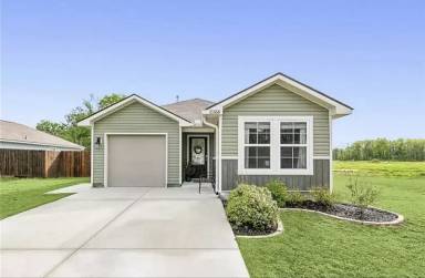 Main picture of 33368 Hyacinth St
