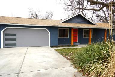 Main picture of 1001 S Phillippi St