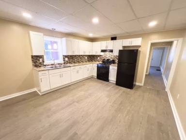 Main picture of 935 Wellington St
