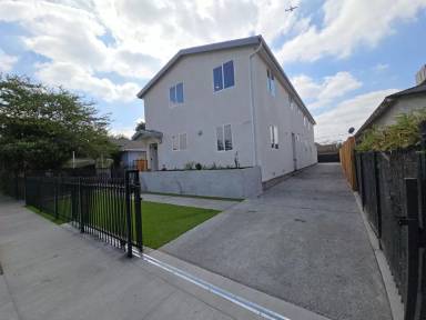Main picture of 204 W 90th St