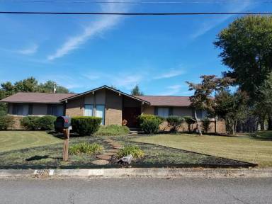 Main picture of 928 Roderick Rd