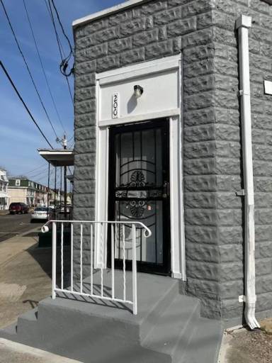 Main picture of 200 Jones Ave
