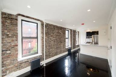 Main picture of 133 E 4th St