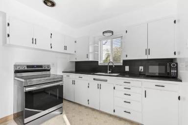 Main picture of 3807 NE Killingsworth St