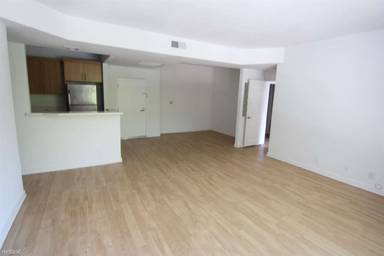 Main picture of 884 Palm Ave