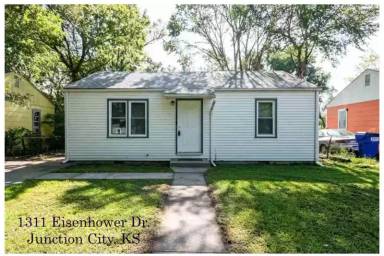 Main picture of 1311 N Eisenhower Dr