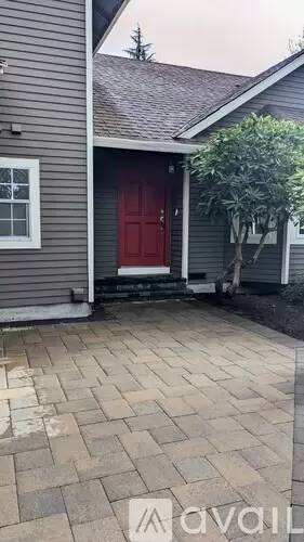 Main picture of 8927 NE 142nd Way