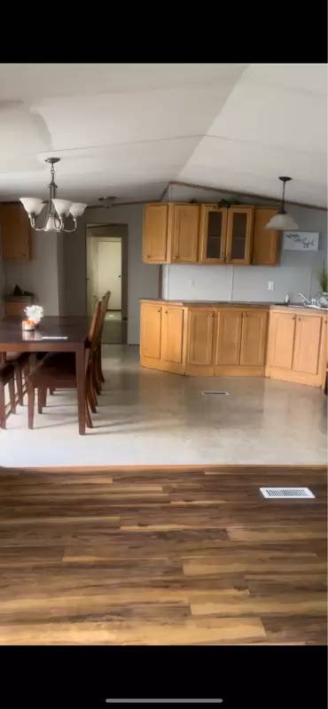 Main picture of 305 Gerald T Peltier Dr