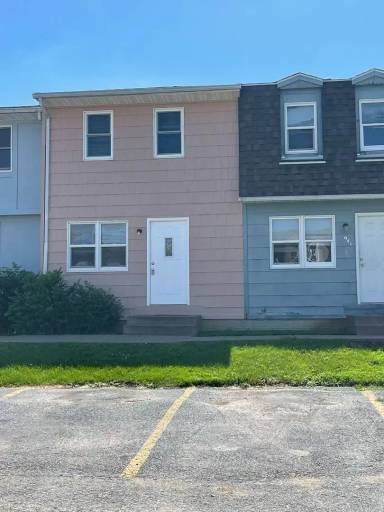 Main picture of 641 W 61st St