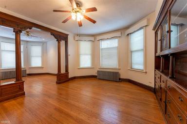 Main picture of 5331 W Leland Ave