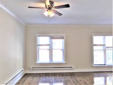 Main picture of 726 W Roscoe St