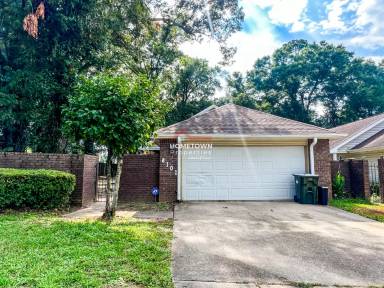 Main picture of 8101 Treetop Ln