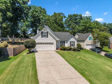 Main picture of 17 Waterfield Ct