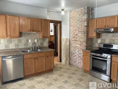 Main picture of 2024 N 1st St