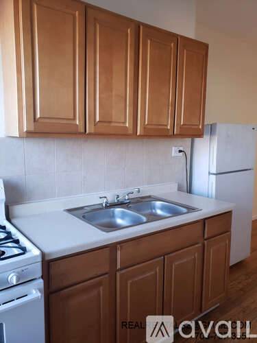 Main picture of 2657 N Spaulding Ave