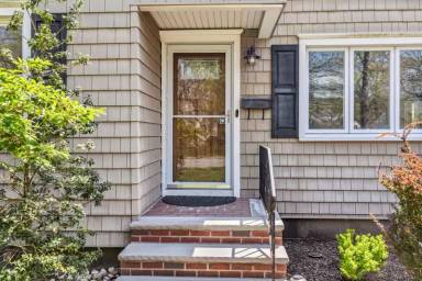 Main picture of 22 S Cedar Pkwy