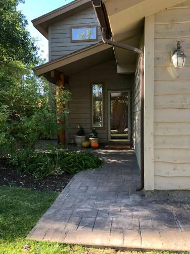 Main picture of 1041 Lincoln Ln