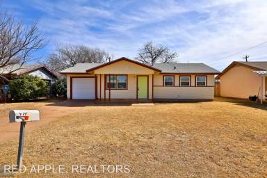 Main picture of 919 N La Salle Dr