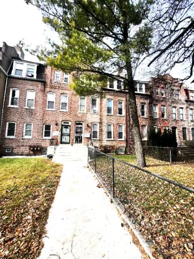 Main picture of 10410 S Maryland Ave