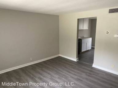 Main picture of 926 W Charles St