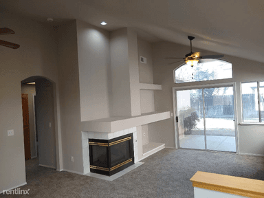 Main picture of 2331 N Wapoma Ave