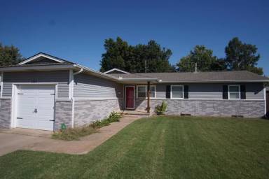 Main picture of 1717 Janeen St