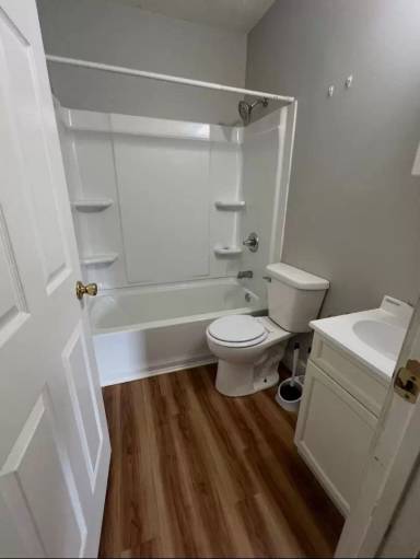Main picture of 102 N Manhattan Ave