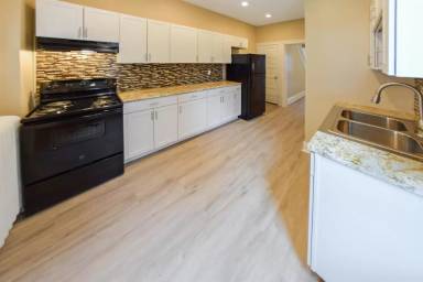 Main picture of 1320 W Market St