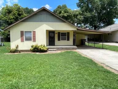 Main picture of 1505 W Main St