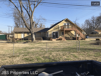 Main picture of 5742 S Quincy Ave