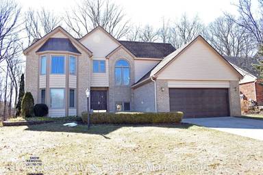 Main picture of 588 Essex Dr
