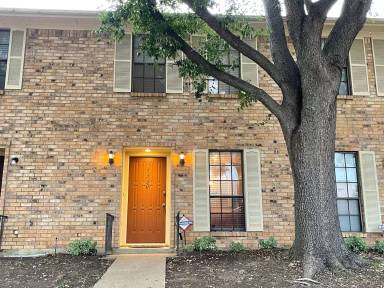 Main picture of 7330 Kingswood Cir