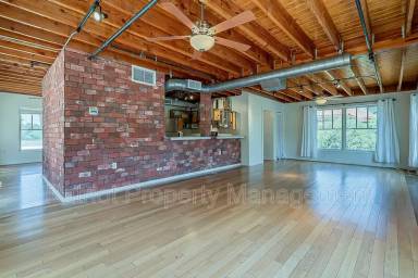 Main picture of 304 W Roosevelt St