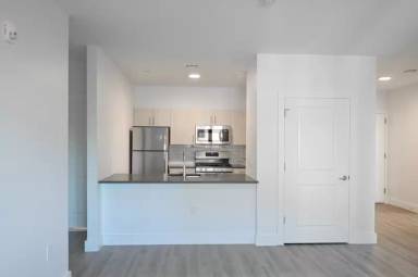 Main picture of 276 Reock St
