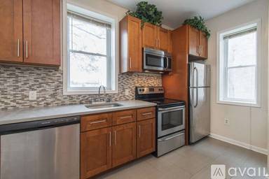 Main picture of 1613 W Diamond St