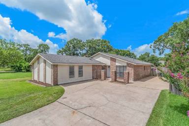 Main picture of 2910 Jennifer Dr