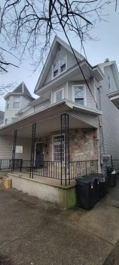Main picture of 1337 Washington St