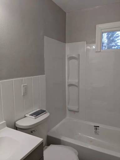 Main picture of 18401 Grandville Ave